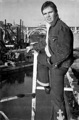 LOOKING FOR MCCARTHY FIRSTS AND FINDING A DENIM JACKET: BOOK-HUNTING ADVENTURES IN EL PASO